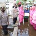 Pamapta Polres Sekadau Selamatkan Dua Korban Pickup Terjebak Jurang Bokak