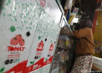 Harga plastik melonjak jelang Lebaran 2026, tembus Rp30.000 per pak, ini alasannya