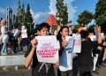 Teror Air Keras: Memadamkan Pikiran Rakyat