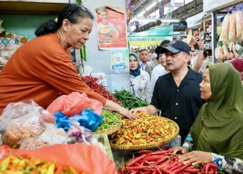 Cek Pasar, Gubernur Ahmad Luthfi Pastikan Harga Sembako Aman di Solo-Sragen