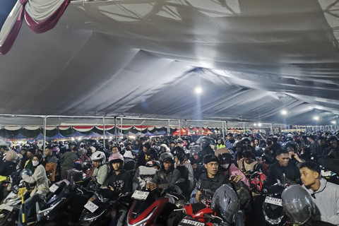 Pelabuhan Ciwandan Penuh Pemudik Motor: Antre 2 Jam Naik Kapal