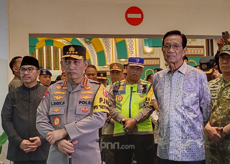 Kapolri Sigit Pantau Arus Mudik di Stasiun Tugu Yogyakarta