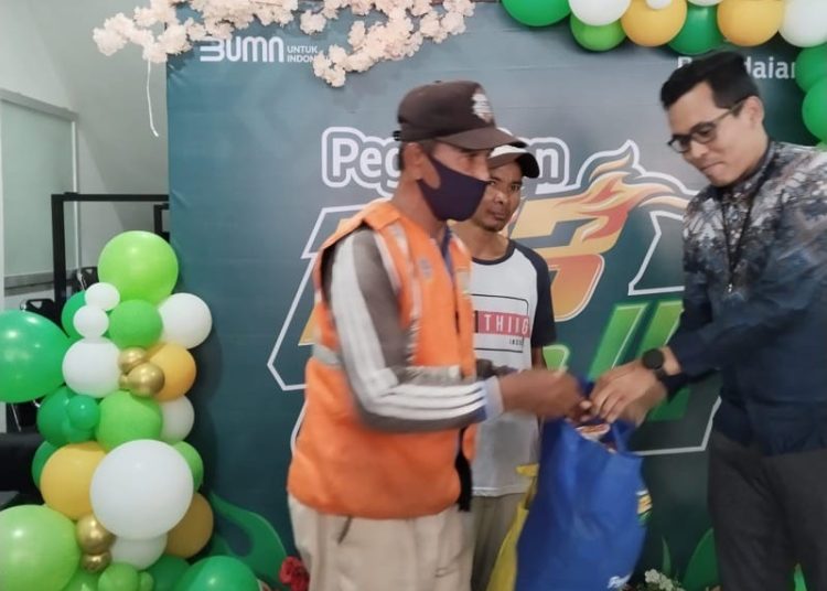 Ramadan Berkah, Pegadaian Samarinda Bagikan Sembako dan Gratiskan Mudik Nasabah