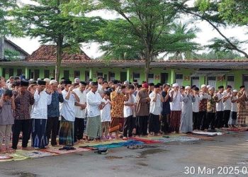 Ratusan Jemaah Majelis Sholawat Asyghil Kubro Salat Idulfitri di Bantul Hari Ini