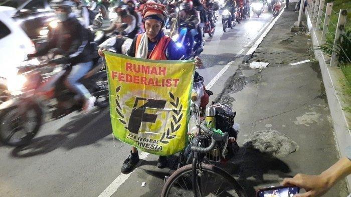 Kisah menyedihkan lansia yang berjalan kaki 14 hari dari Cikarang ke Kebumen