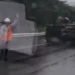 Kasat Lantas Evakuasi Mobil Mogok di Tol Semarang Saat Hujan